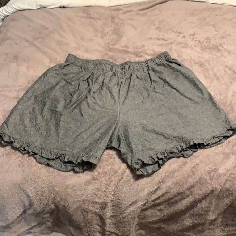 Gray Ruffled Shorts 3X